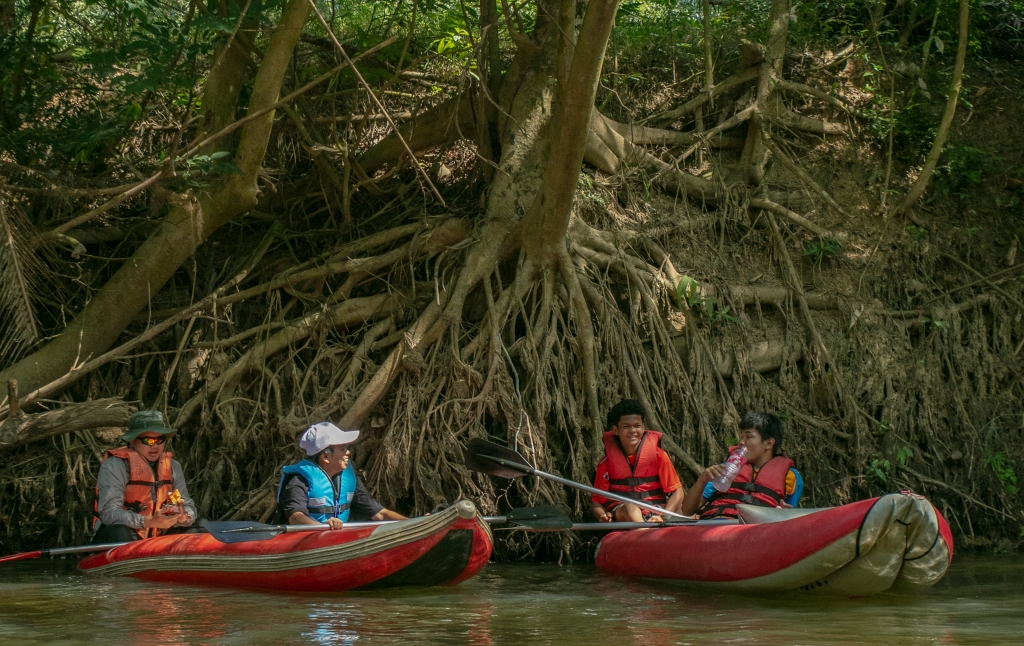 An Kayaking outing along the Khlong Sok River 